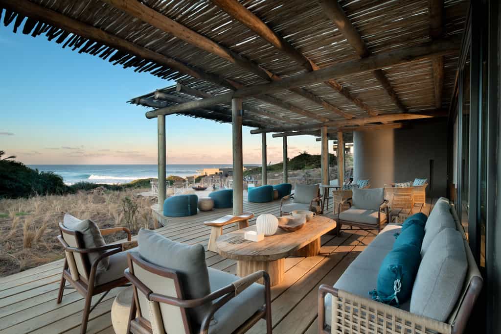 Outdoor lounge