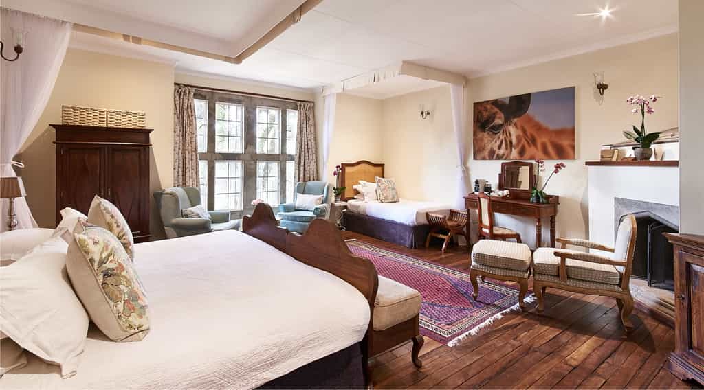 KELLY SUPERIOR ROOM