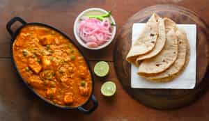 Dine on handmade rotis in a Galle rice paddy