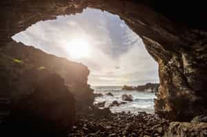 Explore the network of Easter Islands caves 