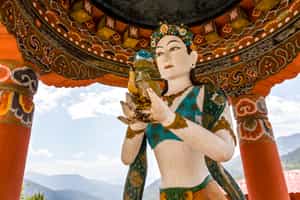 Hike to the Khamsum Yulley Namgyal Chorten