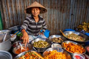 Have lunch at a renowned restaurant in Ninh Binh