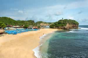 Discover the white sandy beaches of Yogyakarta