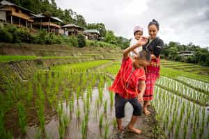 Meet the 18 generations of Ngo Quy family 