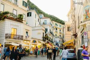 Visit the Laboratorio Capri