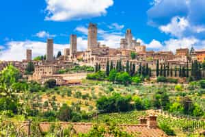 Wander medieval San Gimignano