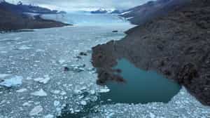 Traverse the moraine near Tortel's glacier