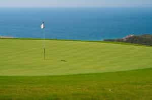 Tee off with 180° ocean views at Pinnacle Point