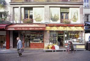 Explore the Latin Quarter on foot
