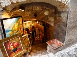 See the galleries of Saint-Paul-de-Vence