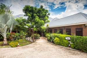 Airport Planet Lodge