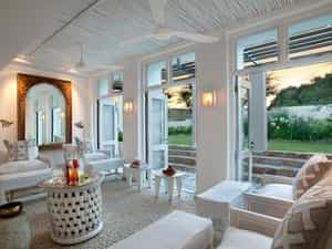 To relax inbetween and after the spa treatment with lounge chairs, music, books or to meditate.