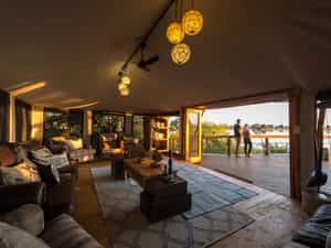 The spacious main area and breathtaking views