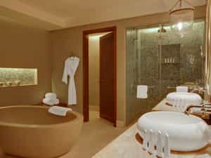 Deluxe Room - Bathroom