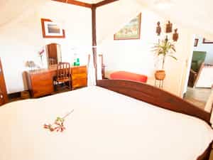 The four Poster room