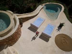 Private plunge pool of a guest pavilion 