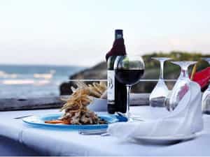 We are lucky enough to have two of Dar es Salaam's most popular restaurants on site. The Karambezi Cafe offers alfresco dining next to the ocean and specialises in seafood while offering a wide range of international dishes. The Alcove Restaurant offers authentic Indian and Chinese cuisine with renowned Tandori masterchefs. 