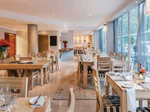 Cape Town Hollow’s restaurant, Eighty-Ate, offers a relaxed and modern dining experience overlooking the Company Gardens and out towards the iconic Table Mountain. This space is complemented by the natural light that floods through the full length folding doors highlighting the natural wooden furniture and enhancing the fresh uncluttered space.Here, the Culinary Team create dishes ranging from light bites and comfort food through to more specialised dishes, accompanied by world-class hand-picked Cape Wines and Craft Beers, catering to every palate.