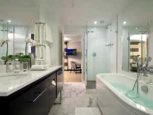 King Suite Bathroom 