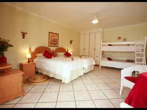 Spacious Family room sleeping 4 with En Suite Bathroom