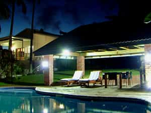 View at night of the guest house, pool and lapa from the pool