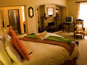 An en suite unit with its own private entrance, private lounge and the use of its own swimming pool.