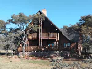 Built in 2009 and beautifully situated on the outskirts of Kololo, near the restaurant and pool with a beautiful view over the mountains of Kololo and Welgevonden, with an abundance of wildlife. These Villa's have 3 bedrooms, one of which is located on the first floor with a balcony. All rooms have their own bathroom and a separate toilet. The kitchen is fully equipped, the living room has an open fire place and on the spacious outside terrace there is a barbecue built into the chimney. 
