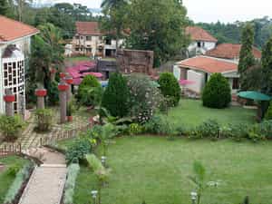 Lake Heights Hotel - Garden Setting