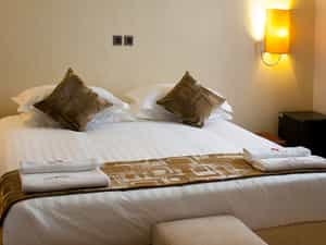 Lake Heights Hotel - Bedroom