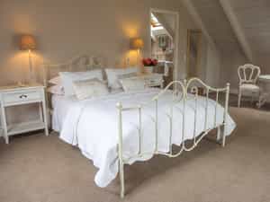 Our loft rooms offer privacy and wonderful ambience. One of them offers mountain views in bed and the other feels like a tree house. Set high up in the branches of a very old oak tree, this is the mellowest spot for a romantic get-away.