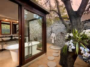 Ngala Safari Lodge Bathroom
