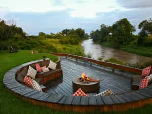 Outdoor campfire pit