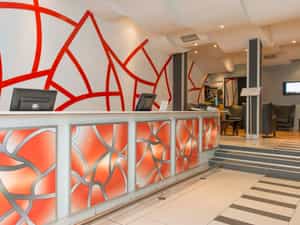 Only 30 km from the airport and close to the Arcades Shopping and Entertainment Complex, Manda Hill Shopping Centre and the National Museum.