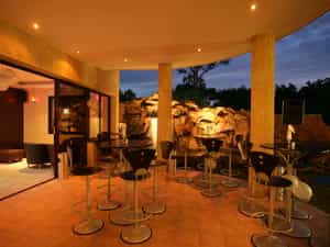 ​We have a Ladies Bar for guests, for sundowners, pre-dinner cocktails or get-togethers with colleagues after business meetings or conferences. 