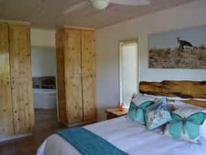 Main bedroom with en-suite bathroom