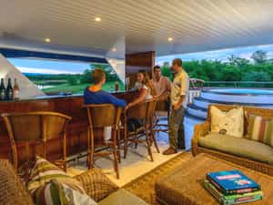 Pre-dinner drinks at the bar on the Palm Deck.