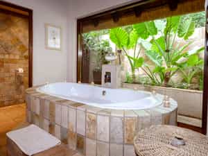 Honeymoon Suite Bathroom