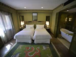 GREEN DELUXE ROOM