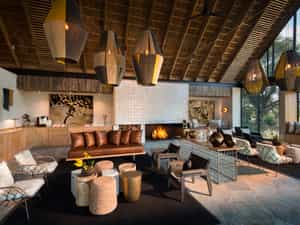 With panoramic windows and fold-back glass doors, allows guests to fully appreciate the natural setting.