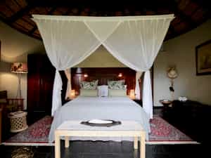 Rondavel set with King Bed, mosquito net and luxury linens 