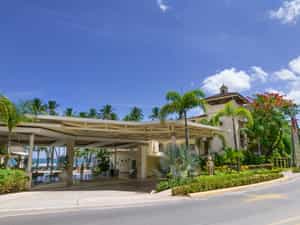 Welcome to one of Costa Rica´s most iconic beachfront resorts, located right in the heart of Playa Tamarindo!