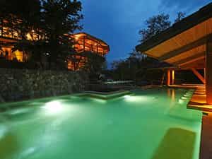 Three thermal pools with different temperatures 