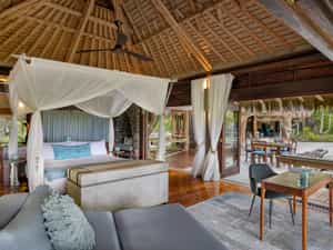 Beachfront Villa - Master Bedroom