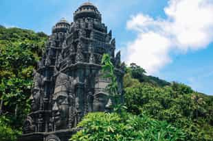 Learn about Buddhism on a temple tour in Koh Samui