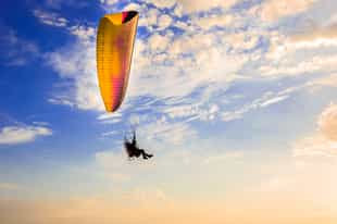Paraglide over the indian ocean