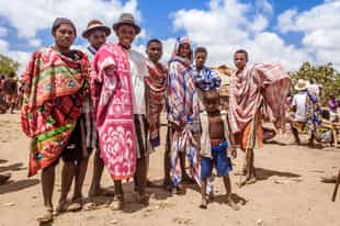 Visit local Antandroy people in Mandrare Valley