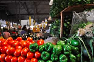 Browse Kigali's vibrant Kimironko Market