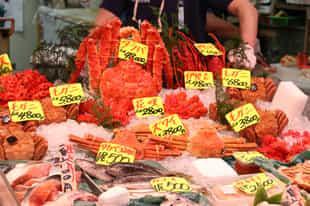Visit Tsukiji Market, Tokyo's Seafood Spectacle