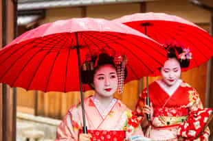 Take a walking tour of the Geisha districts, Kyoto