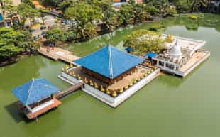 Admire the architecture of Geoffrey Bawa, Colombo